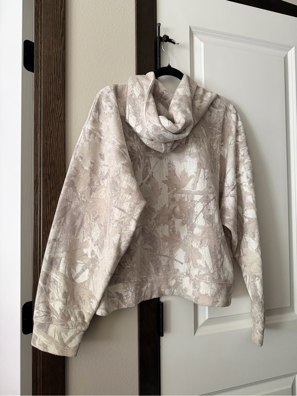 Hollister camo zip up hoodie (women’s) - Picture 3 of 3